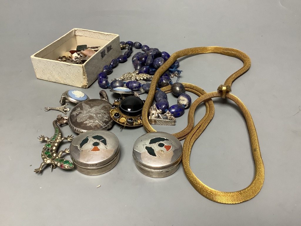 Mixed jewellery and silver including a pair of Edwardian silver and Scottish hardstone inset pill boxes, a silver and enamel brooch, a sterling and enamel brooch, a silver dragon brooch, etc.